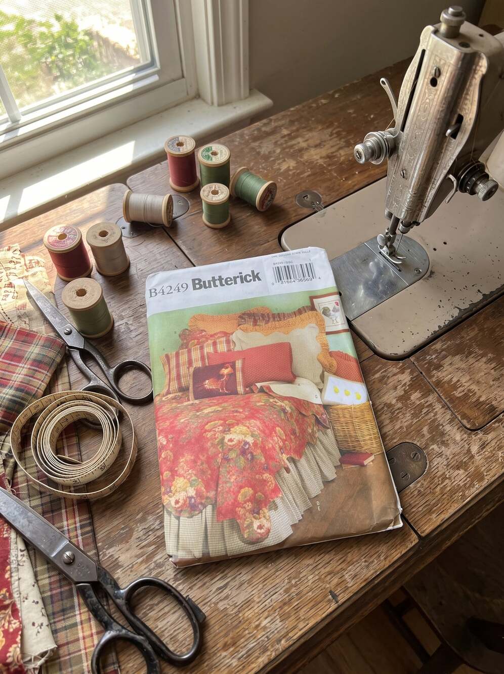 Butterick B4249 Country Bedspread Shams Bedskirt Novelty Pillow Sewing Pattern